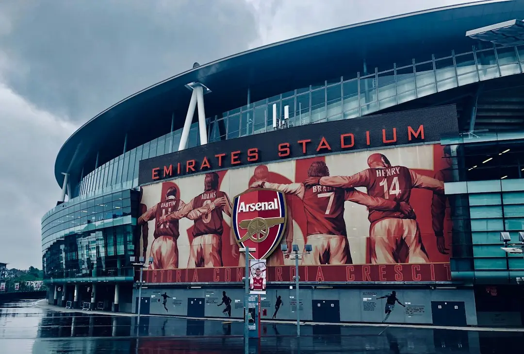 Arsenal egalează Manchester City după o victorie autoritară cu Everton