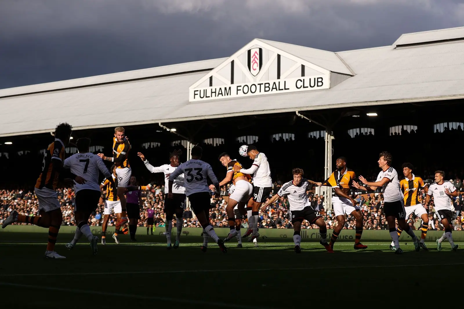 Strălucirea ascunsă din defensiva lui Fulham!
