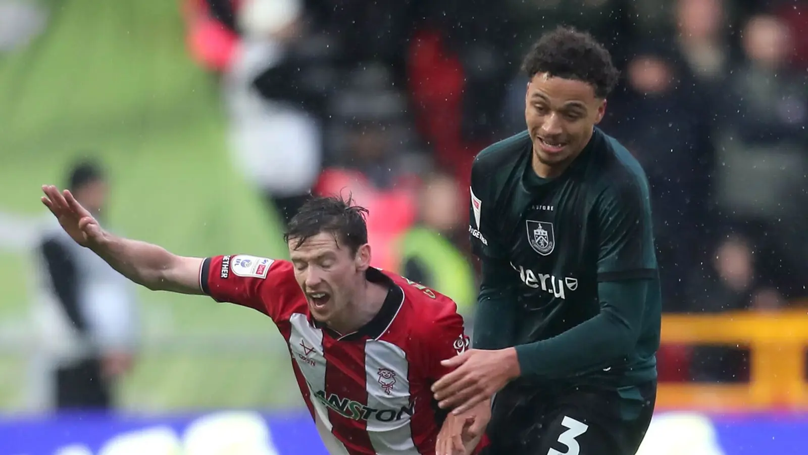 Lincoln City spulberă Burnley: Un 4-1 care adâncește criza oaspeților